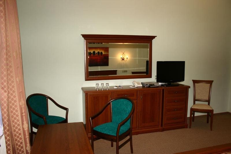 Zlaty Lev Hotel Louny Phòng bức ảnh
