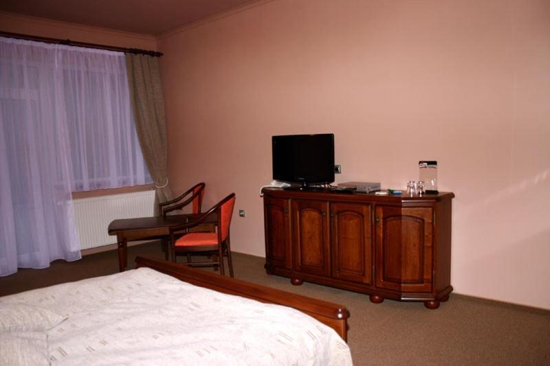 Zlaty Lev Hotel Louny Phòng bức ảnh