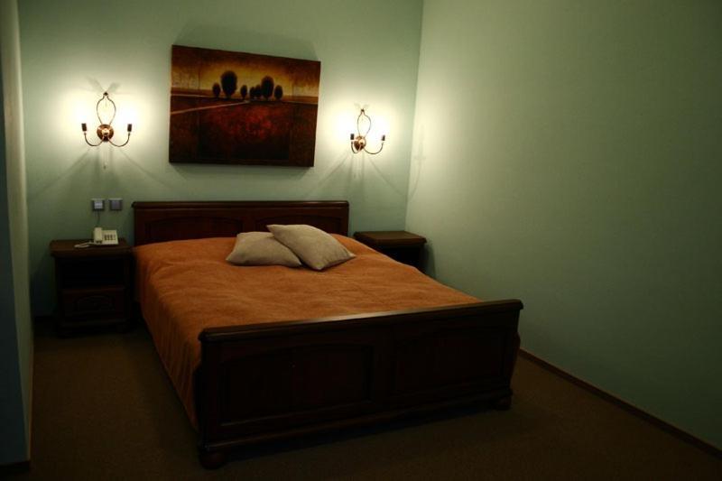 Zlaty Lev Hotel Louny Phòng bức ảnh