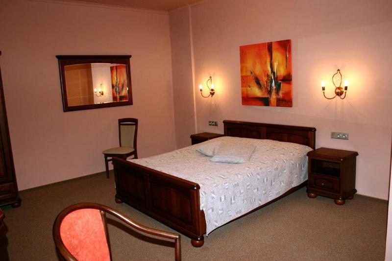 Zlaty Lev Hotel Louny Ngoại thất bức ảnh